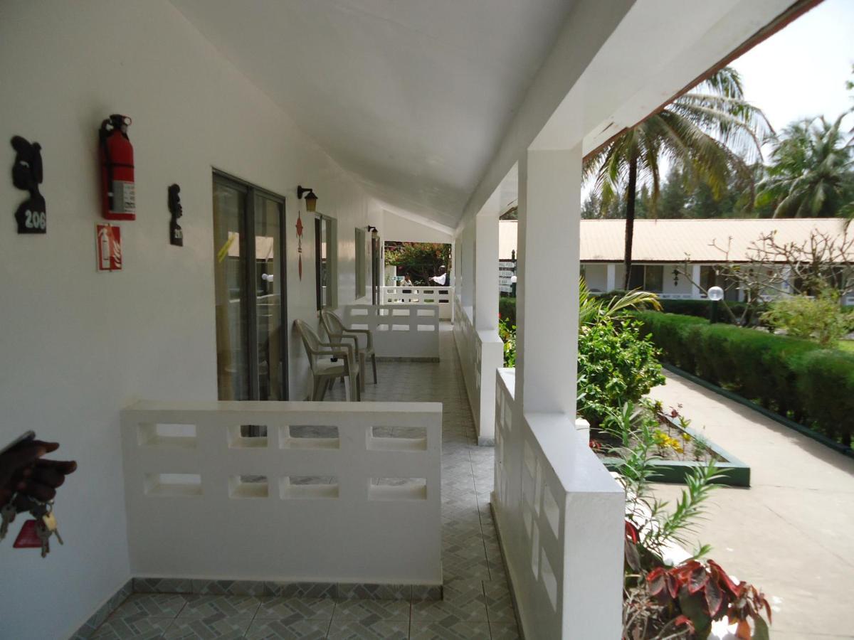 Holiday Beach Club Kololi Exterior photo